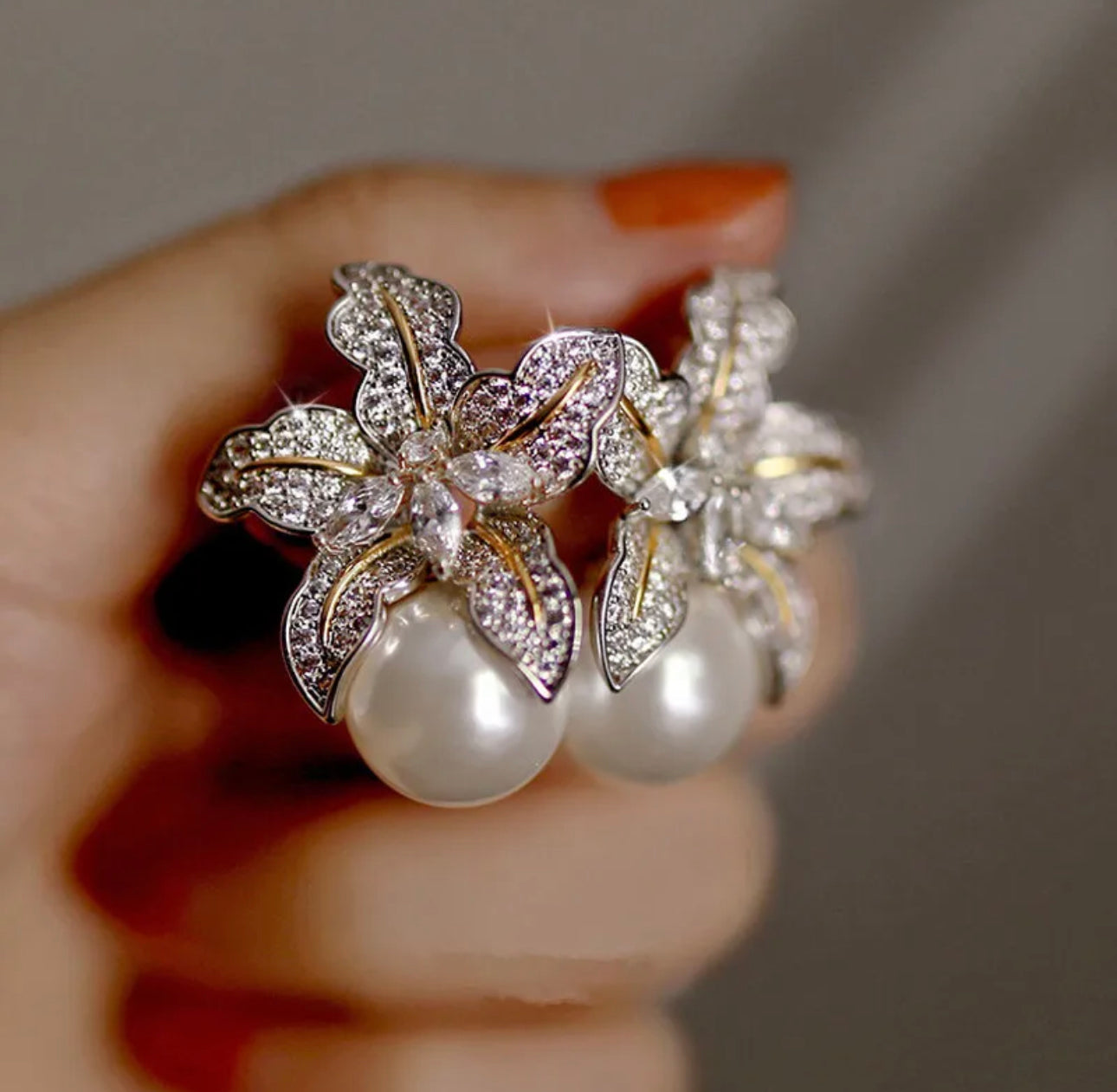 Shelly Pearl Earrings